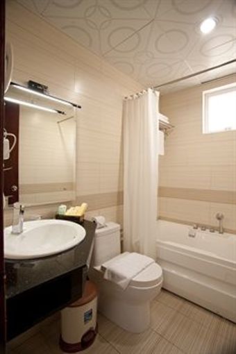 Signature Saigon Hotel