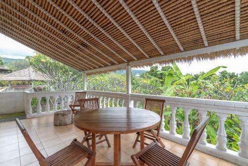 Villa Dinding Batu