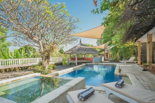 Villa Dinding Batu