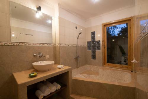 Villa Dinding Batu