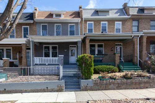 Apartamento Spacious, Relaxing, 4 Bd 3.5 Ba Home In Petworth!