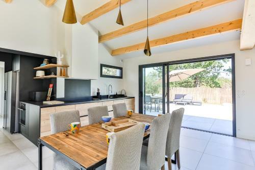 Tr�s Jolie Maison Familiale Avec Piscine