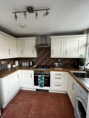 Quaint 2 Bedroom Cottage In Beautiful Village