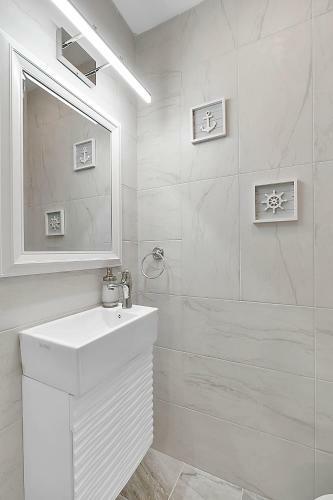 Renovated Quiet All King Bed Suites