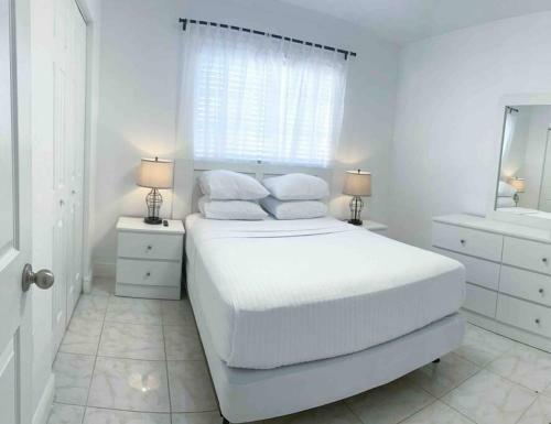 Bright 3/2 Home W/wifi 5min To Hard Rock Stadium?