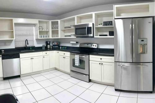 Bright 3/2 Home W/wifi 5min To Hard Rock Stadium?
