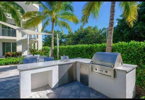 Apartamento Harbordale Suite Xcapes ~ King Bed With Pool View