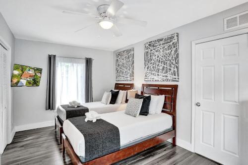 Stylish Hollywood Retreat 5br W Heated Pool