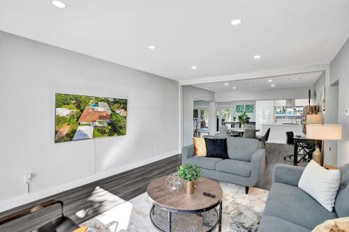 Stylish Hollywood Retreat 5br W Heated Pool
