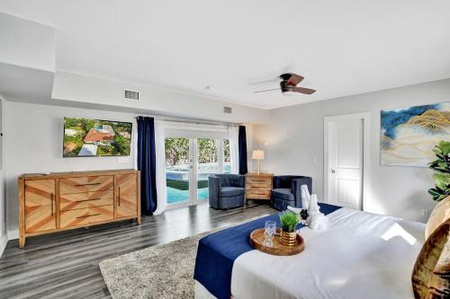 Stylish Hollywood Retreat 5br W Heated Pool