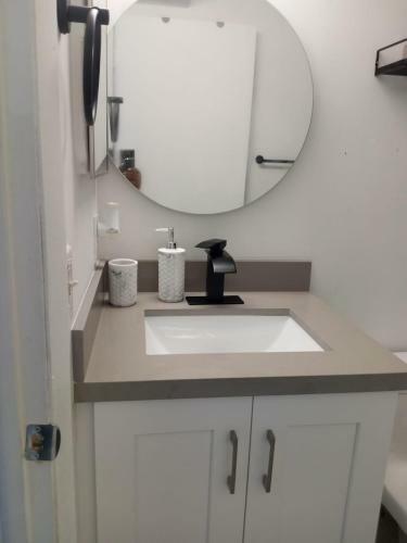 Habitaci�n Con Cama Matrimonial Y Ba�o Compartido