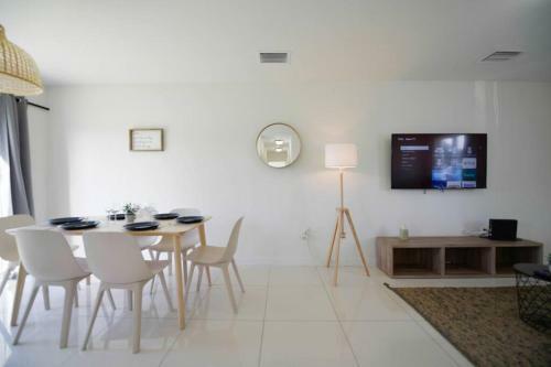 Amazing Brand New Duplex 3 Bedrooms/2 Bathrooms