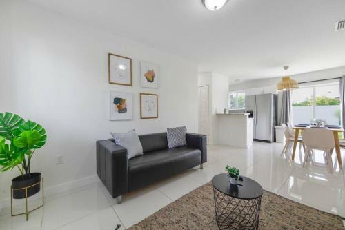 Amazing Brand New Duplex 3 Bedrooms/2 Bathrooms