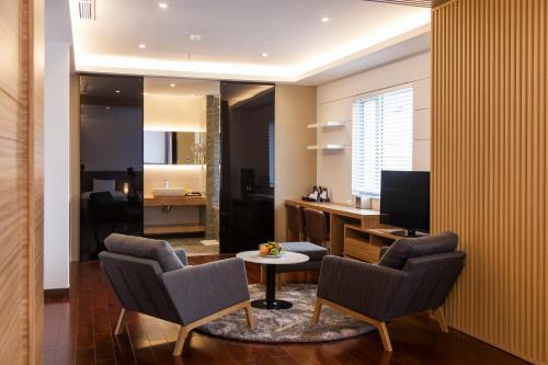 Charm Suite Saigon Hotel