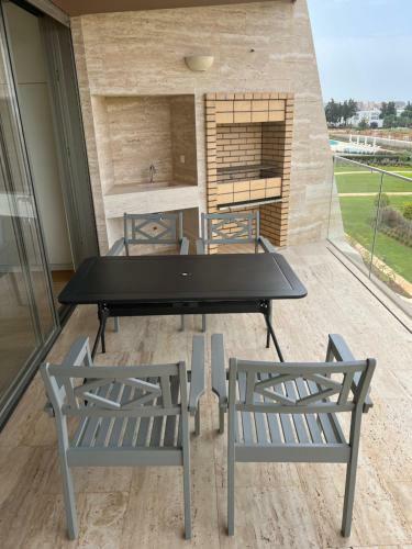 Gorgeous Apartment With Pools And Golf Court View