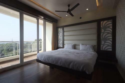 Hotel Sohrai Premium