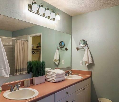 Pool House, Short Drive To Beach, Grill, Smart Tv