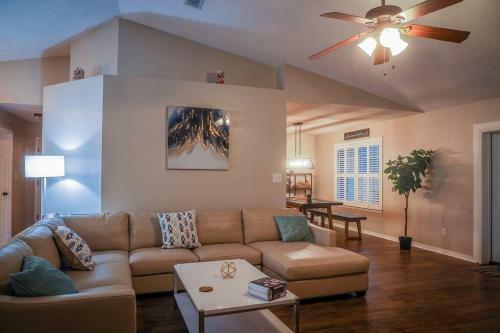 Pool House, Short Drive To Beach, Grill, Smart Tv