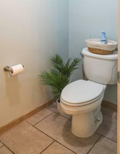 Pool House, Short Drive To Beach, Grill, Smart Tv