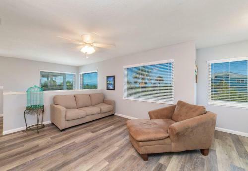 Luxury Ocean Blue Beach House- 3 Bed Room Dog Friendly