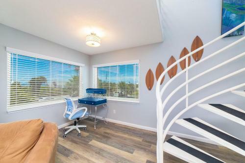 Luxury Ocean Blue Beach House- 3 Bed Room Dog Friendly