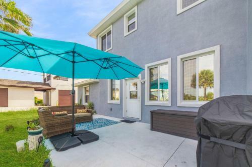 Luxury Ocean Blue Beach House- 3 Bed Room Dog Friendly
