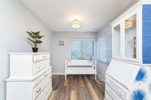 Luxury Ocean Blue Beach House- 3 Bed Room Dog Friendly