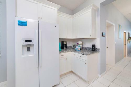 Luxury Ocean Blue Beach House- 3 Bed Room Dog Friendly