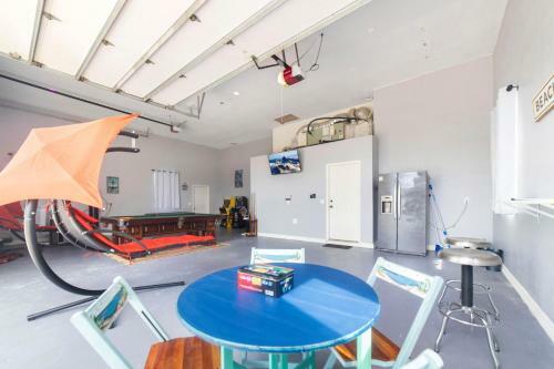 Luxury Ocean Blue Beach House- 3 Bed Room Dog Friendly