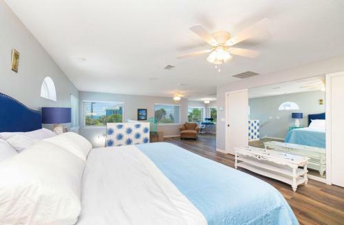 Luxury Ocean Blue Beach House- 3 Bed Room Dog Friendly