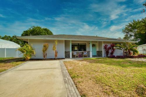 Peaceful, Gorgeous, Near Siesta Key, 3 Bed, 2 Bath