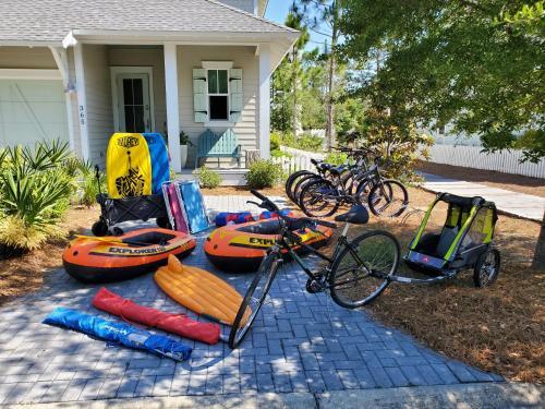 Paradise Found Steps From Pool And Private Beach Access! 6 Bikes 6 Seat Golf Cart!