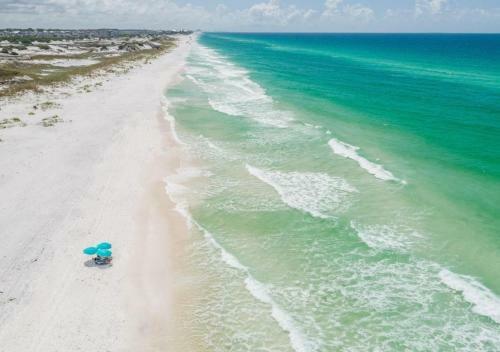 Paradise Found Steps From Pool And Private Beach Access! 6 Bikes 6 Seat Golf Cart!