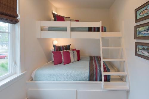 Paradise Found Steps From Pool And Private Beach Access! 6 Bikes 6 Seat Golf Cart!