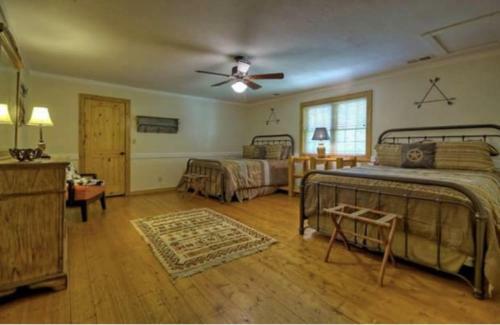 Fox Run Lodge - Pet Friendly