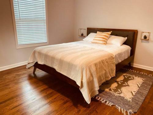 Cheerful 3bd/2ba Home W/parking, 20 Mins To Dwtn