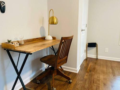 Cheerful 3bd/2ba Home W/parking, 20 Mins To Dwtn