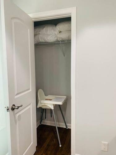 Cheerful 3bd/2ba Home W/parking, 20 Mins To Dwtn