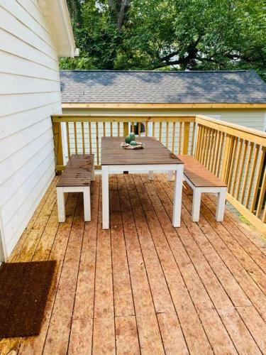 Cheerful 3bd/2ba Home W/parking, 20 Mins To Dwtn