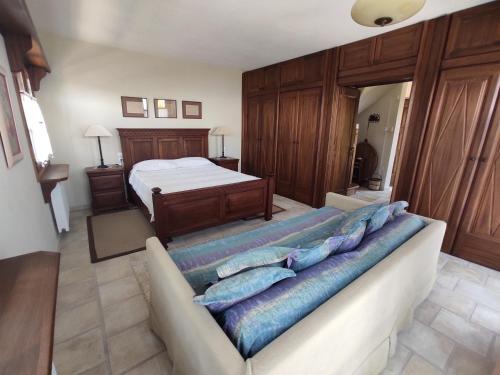 Villa Cozy Blue Stone House With A Great Sea View.