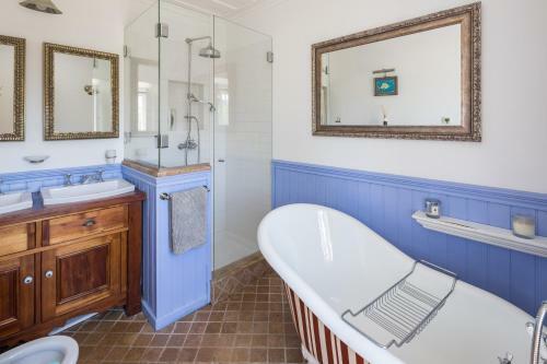Villa Entire Traditional Family Home With Pool