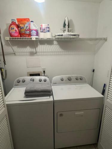 Spacious 2 Story Townhouse, 2 Br Each W/private Bathrooms