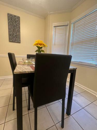 Spacious 2 Story Townhouse, 2 Br Each W/private Bathrooms