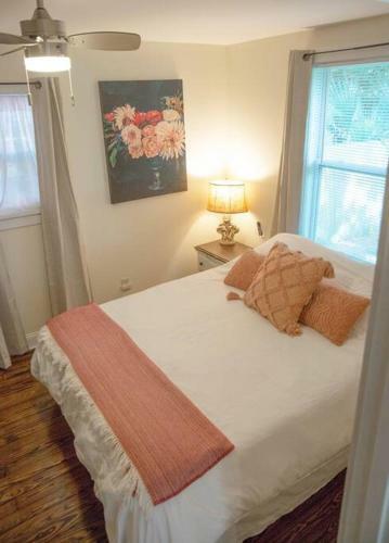 Forsyth Park 2 Miles Away Contemporary Retreat!