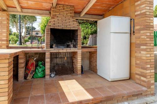 Casa Arnau Casa Con Extenso Jard�n Y Piscina