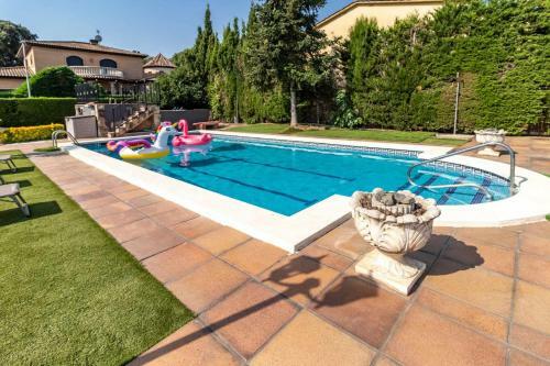 Casa Arnau Casa Con Extenso Jard�n Y Piscina