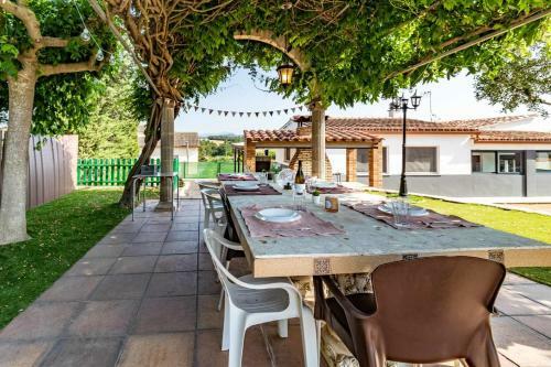 Casa Arnau Casa Con Extenso Jard�n Y Piscina
