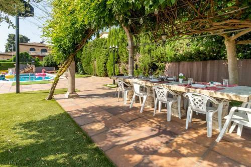 Casa Arnau Casa Con Extenso Jard�n Y Piscina