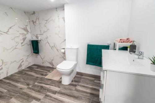 Casa Arnau Casa Con Extenso Jard�n Y Piscina