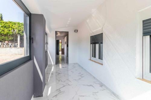 Casa Arnau Casa Con Extenso Jard�n Y Piscina
